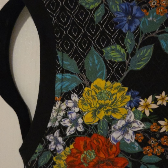 Johnny Was Floral Full Sleeve Top - Picture 7 of 8